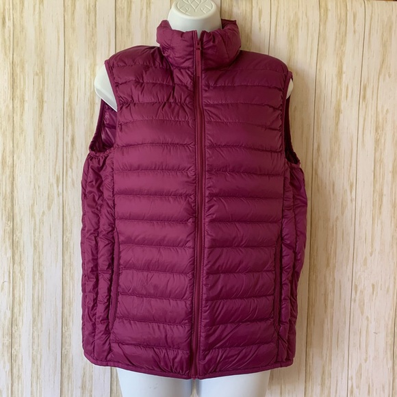 UNI QLO Ultra light down vest￼ - Picture 1 of 7